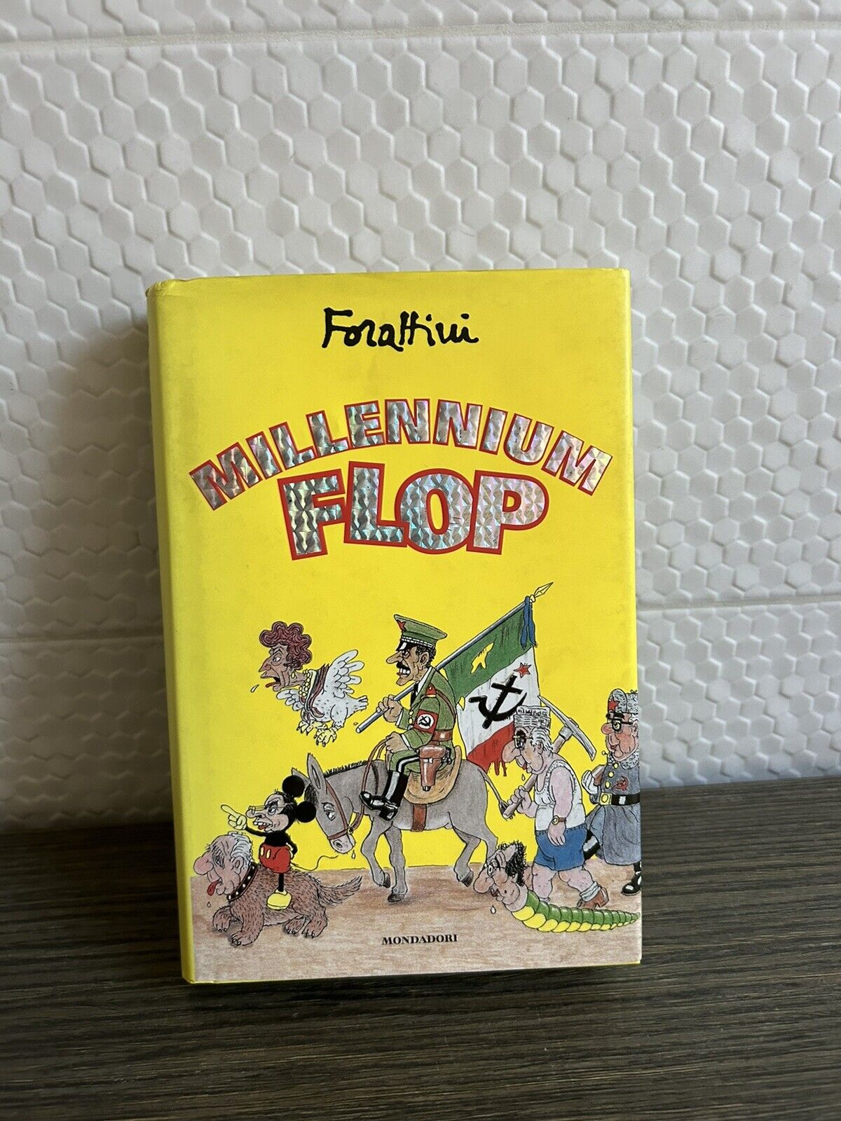 volume a fumetti millenium flop di forattini nuovo mondadori 1999