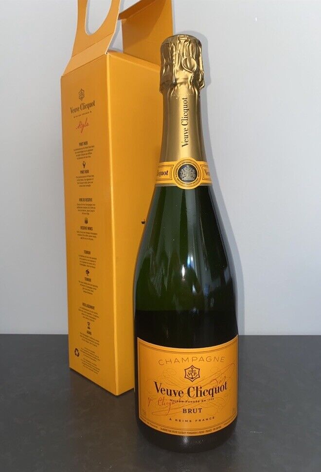 Veuve Clicquot - Champagne Yellow Label Astucciato 0,75 lt. in bottiglia 75 cl