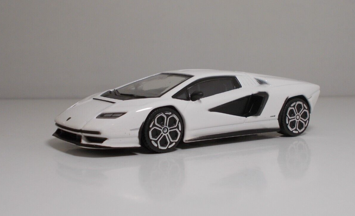 Bburago 30010 Lamborghini Countach LPI 800-4 - METAL Scala 1:43