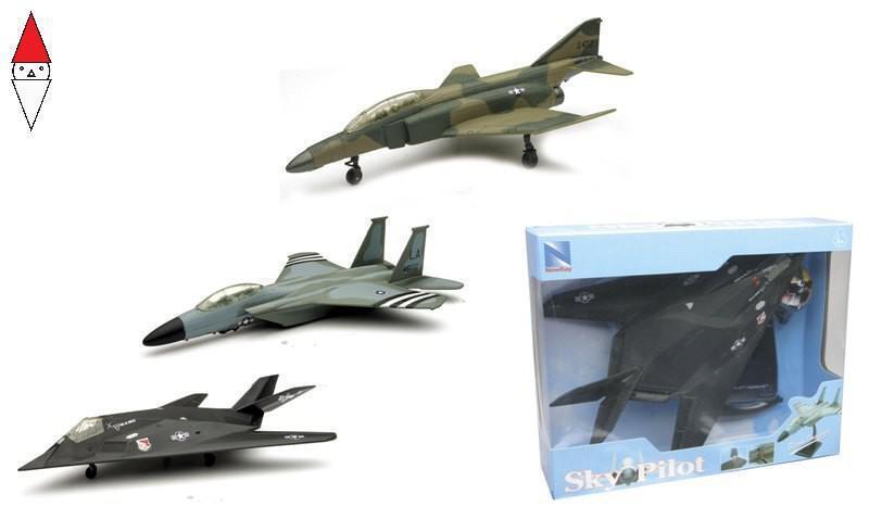 MODELLINO NEW-RAY SKYPILOT FIGHTER WITH STAND 1/72