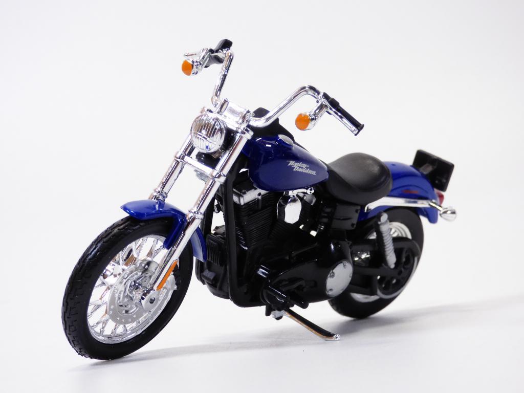 HARLEY DAVIDSON FXDBI Dyna Street Bob bleu 2006 1/18