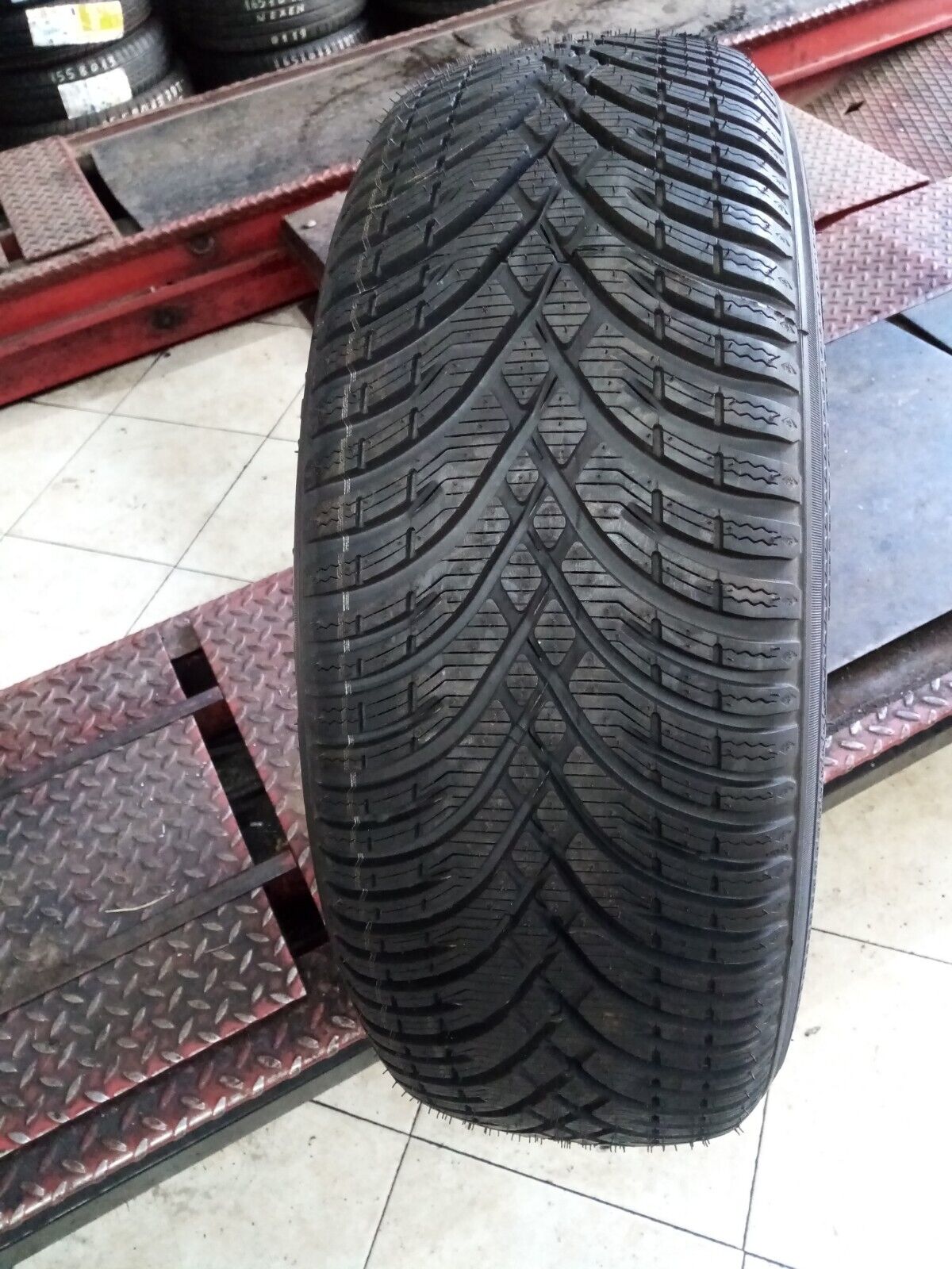 Pneumatico  invernale nuovo 205 55 17 kleber krisalp HP3 95V XL M+S