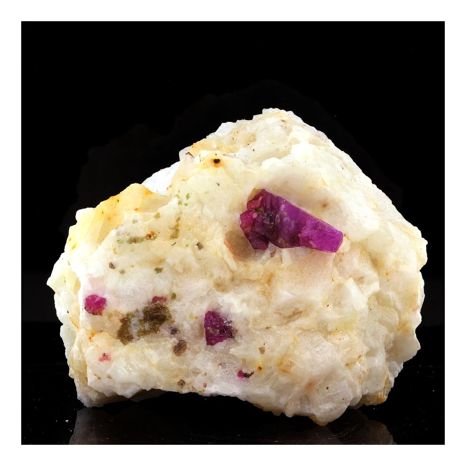 Rubino. 560.5 Ct. Hassanabad Nala, Hunza Valley, Pakistan