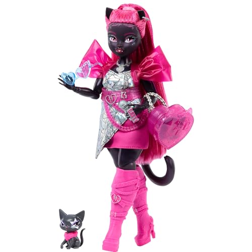 Monster High - Catty Noir, Bambola Alla Moda Con Personaggio Amulette Il Gattino E Tanti Accessori Inclusi Come Zaino, Libro Degli Spartiti E Microfon