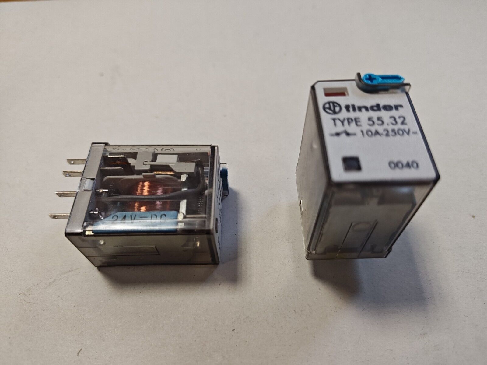 FINDER RELE' 55.32 24Vcc  2 SCAMBI 10A