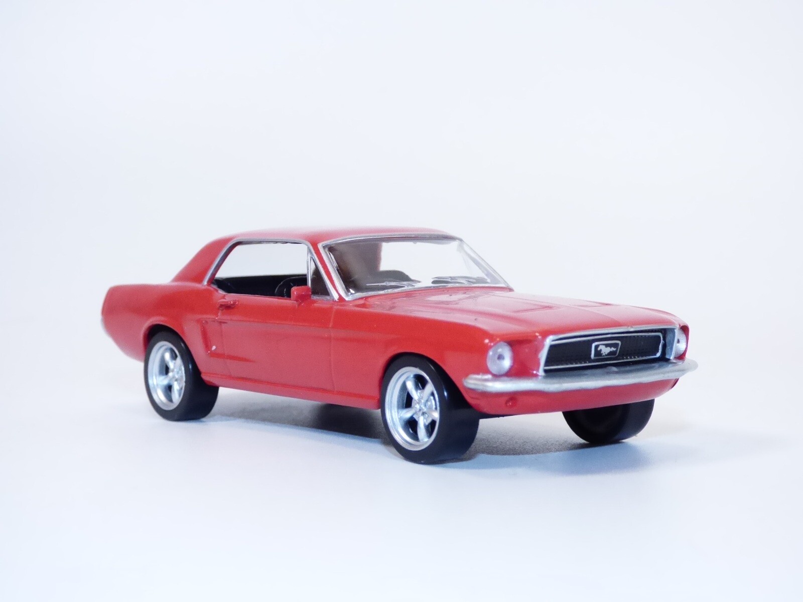 FORD MUSTANG 1968 rouge 1/43