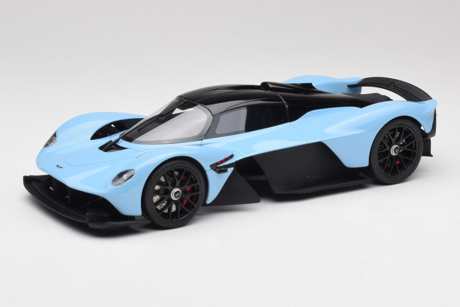 GT915 Aston Martin Valkyrie Racing Blue GT Spirit 1/18
