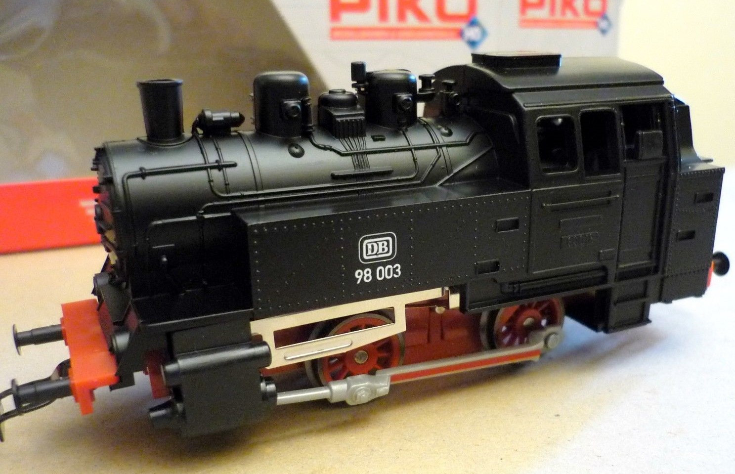 50500 Piko HO  BR98 003 Locomotiva a vapore DB nero telaio rosso ep. III