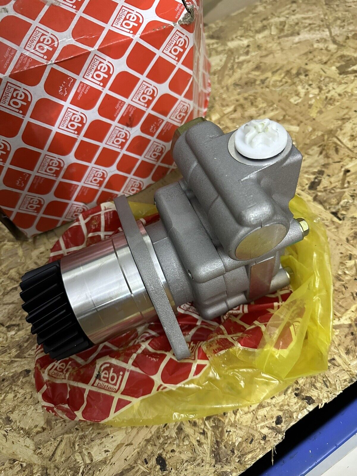 Pompa idraulica, sterzo FEBI 49253 per VOLVO FM12 12.1 1998-2005