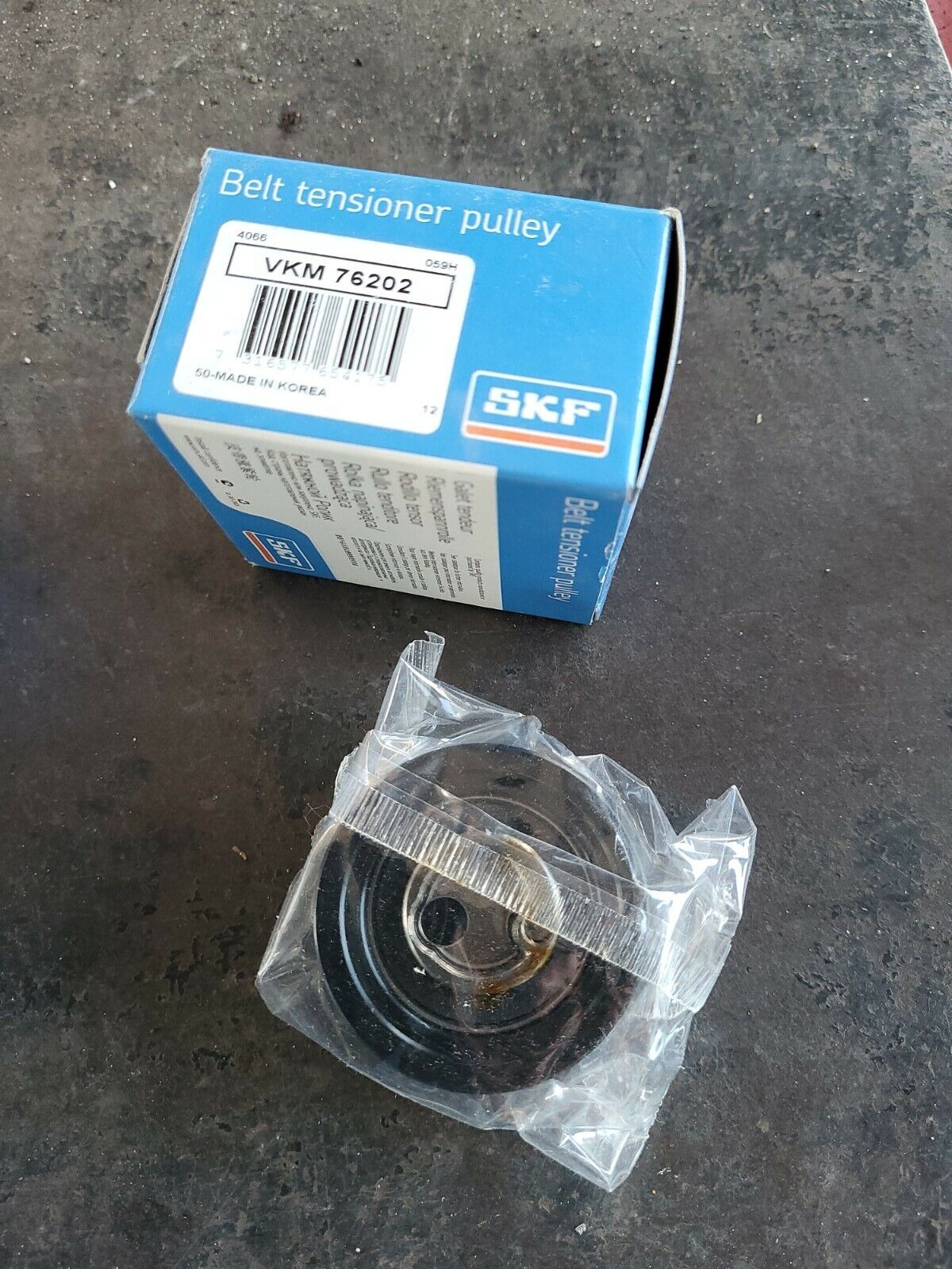 Rullo Tenditore SKF VKM 76202 per Suzuki SWIFT II VITARA I SUBARU JUSTY V57702