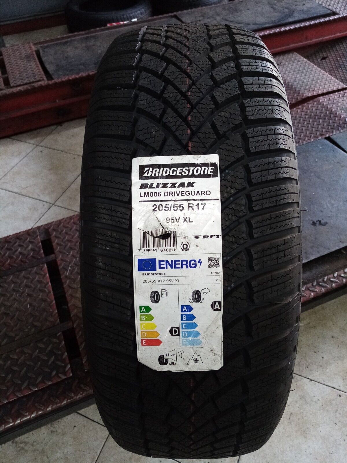 pneumatico invernale Bridgestone Blizzak LM005 205/55 R17 95V XL RFT