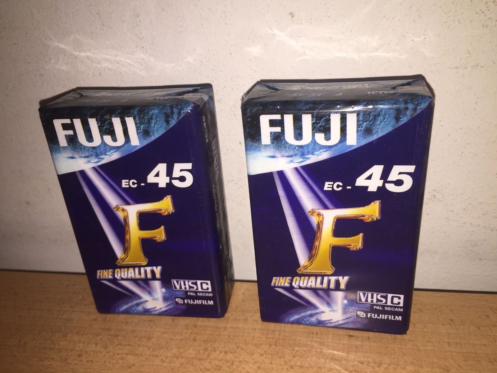 2x FUJI VHS-C Videocassetta VERGINE F Fine Quality ec 45 min SIGILLATE Pal Secam
