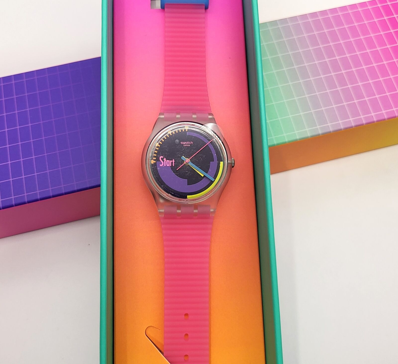 Swatch Gent 2024 - SO28K111 - Neon Pink Podium - Nuovo -