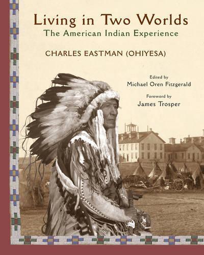 Charles A. Eastman Living in Two Worlds (Tascabile)