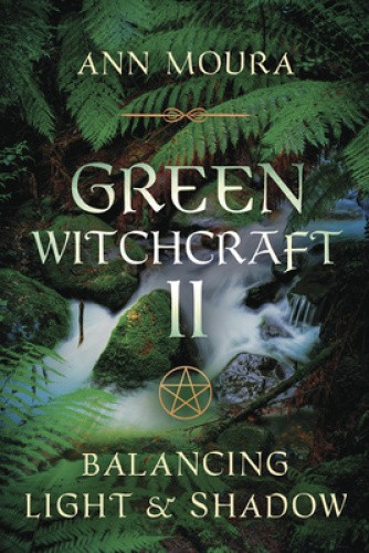 Green Witchcraft: v.2: Balancing Light and Shadow by Ann Moura