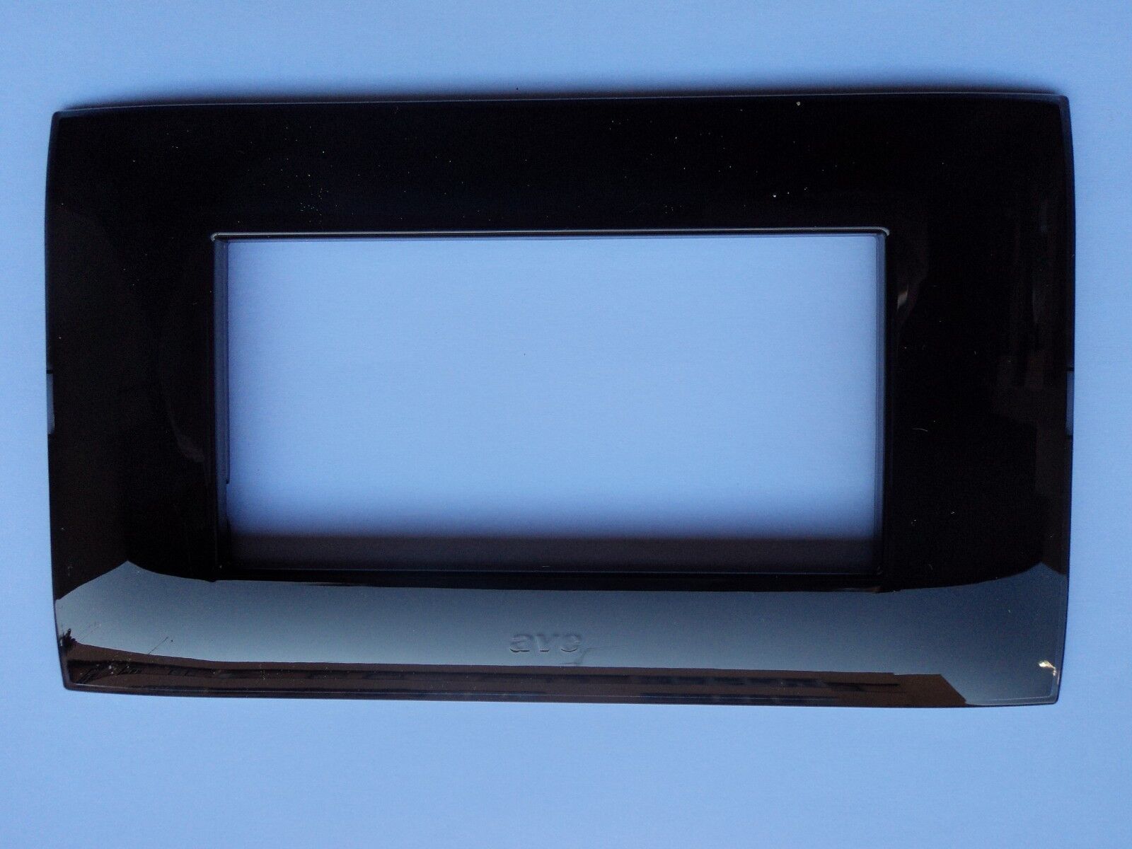 AVE 44PJ04NAL PLACCA COLORE NERO ASSOLUTO 4 MODULI SERIE YOUNG44