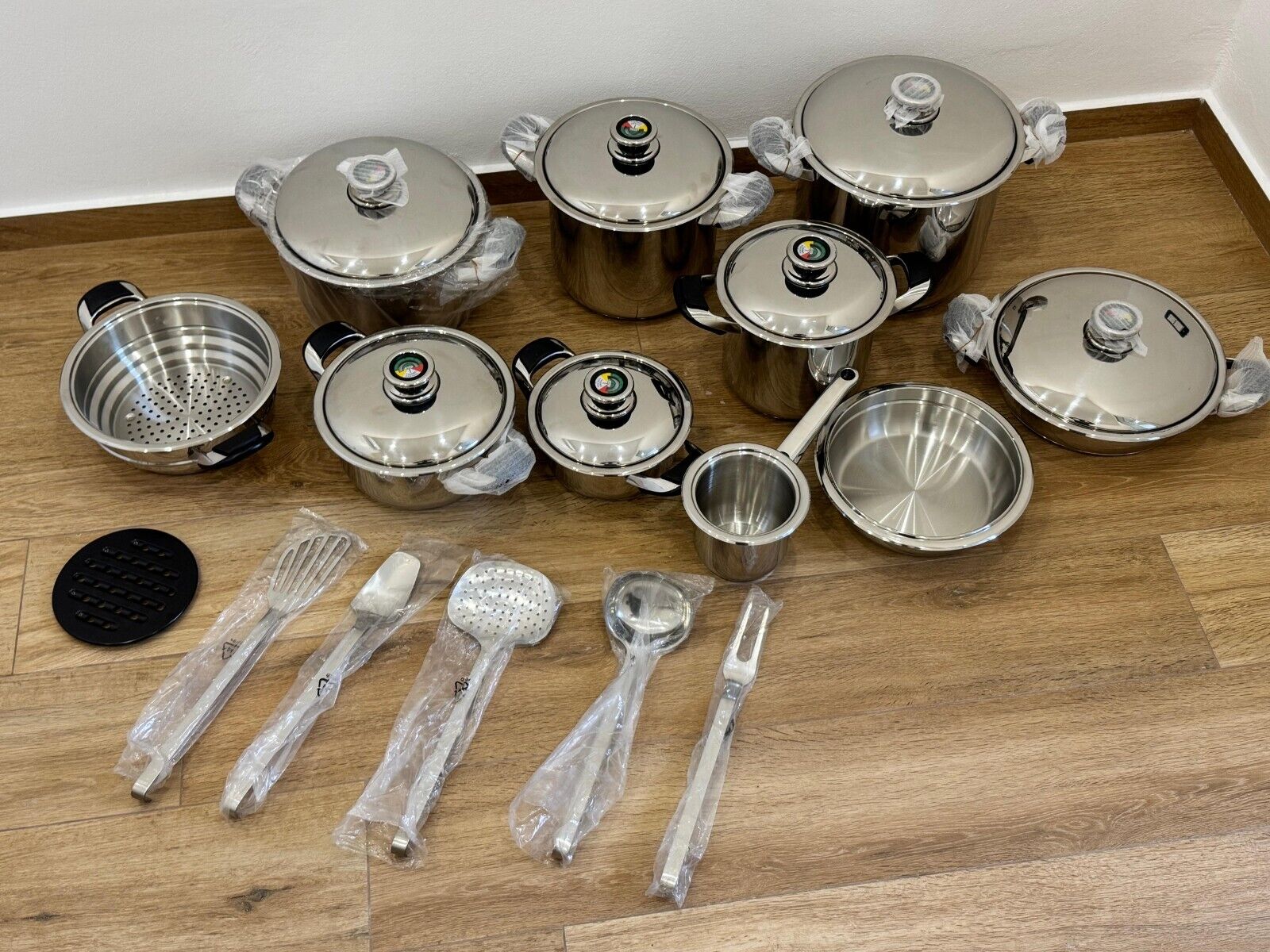 BATTERIA DI PENTOLE IN ACCIAIO INOX 18/10 CON COPERCHI COLORE ACCIAIO