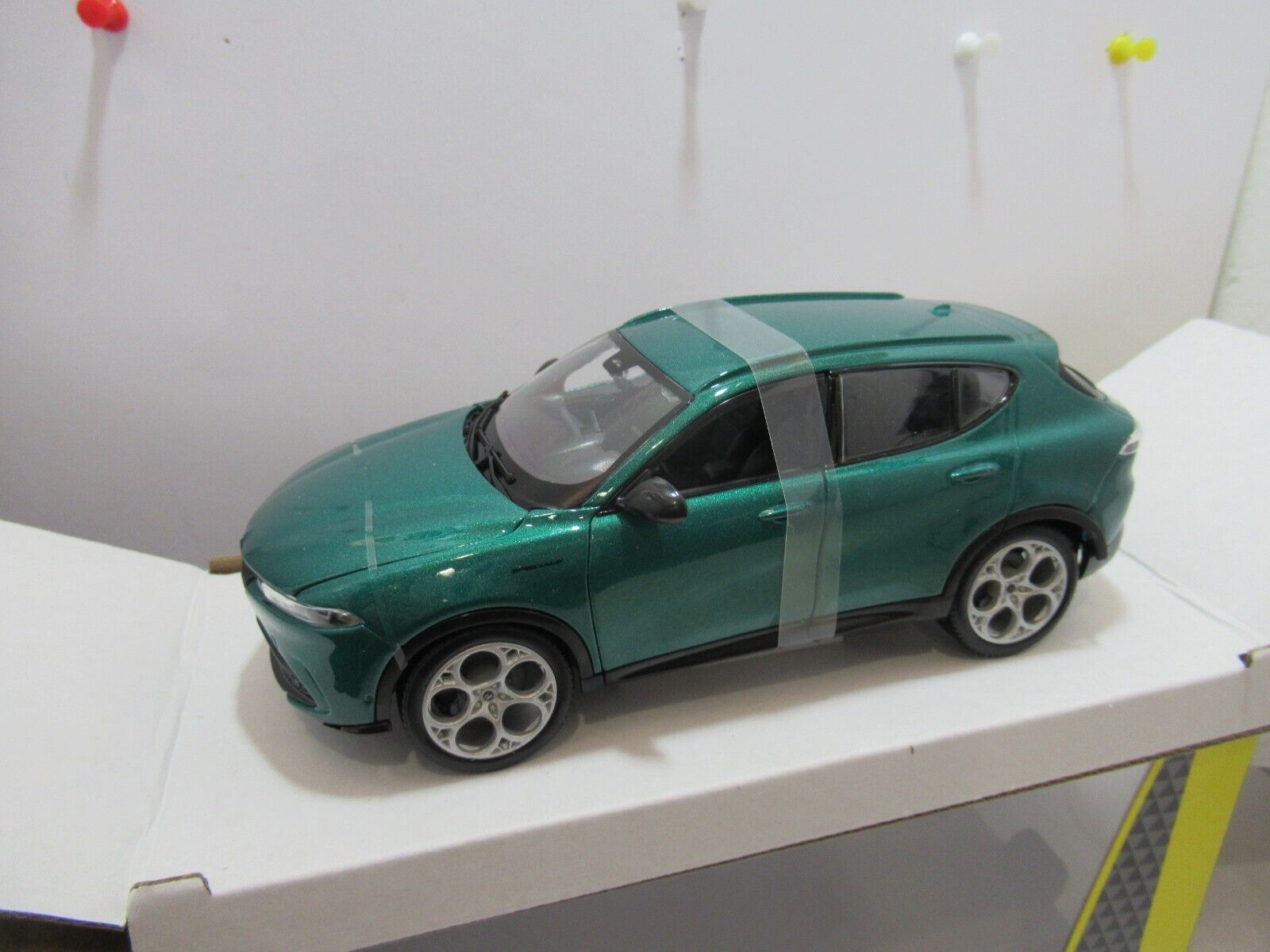 ALFA ROMEO TONALE verde SCALA 1/24 BURAGO