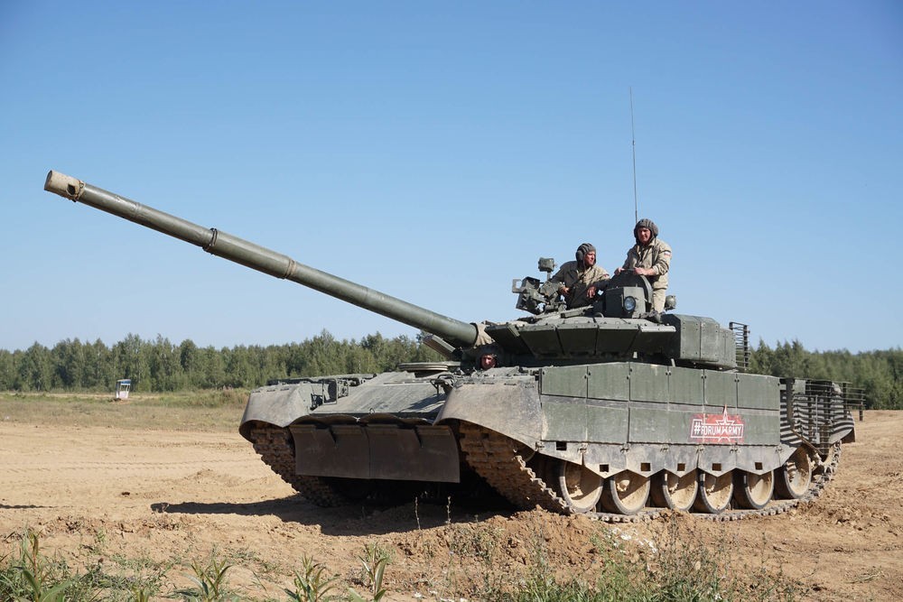 TROMPETER 09587 MODELLO RUSSO T-80BVM MBT 1/35