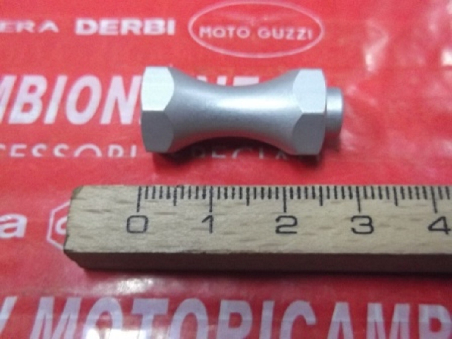 Aprilia RSV4 TUONO  CAPONORD CODICE 893255 Distanziale 30 mm Alluminio APPLICAZI