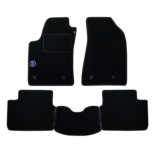 Set Tappetini Realizzato Per Volkswagen Passat Cc Cabrio Anno Dal 2008 Al 2011 In Moquette Di Velluto Colore Nero Con Logo Casa