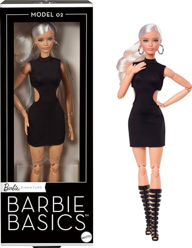 Barbie Signature Basics Modello 02, Bambola Da Collezione Bionda, Mini Abito E Stivali Da Gladiatrice Neri, Vestibilità Universale, Corpo Snodato E Te