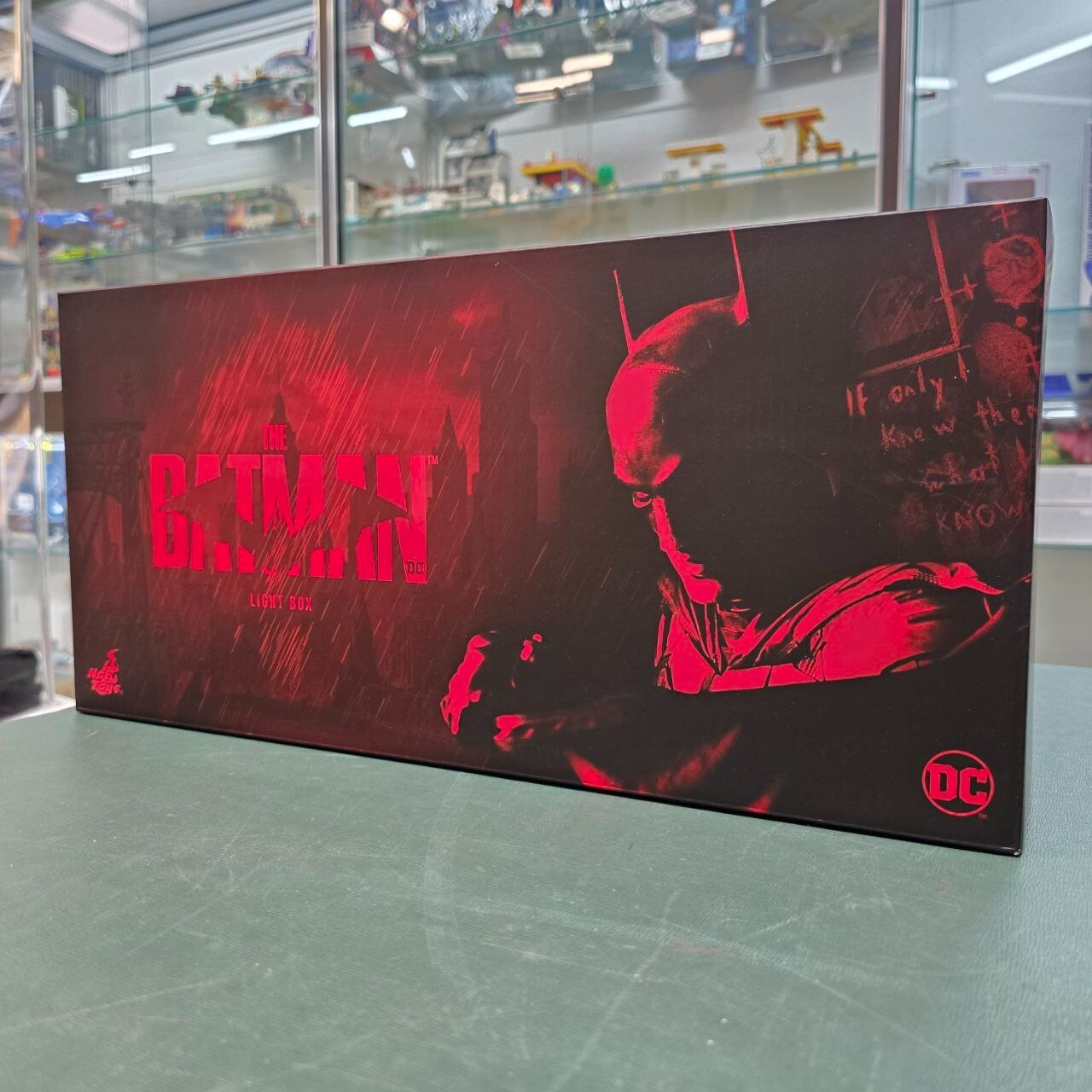 Hot Toys - The Batman Light Box Logo / Lampada Batman Box Logo 40cm NEW
