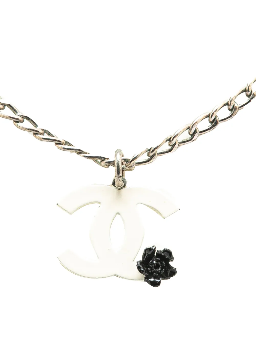 CHANEL Pre-Owned 2004 Silver Plated Resin CC Camellia Charm Necklace costume necklace - Argento