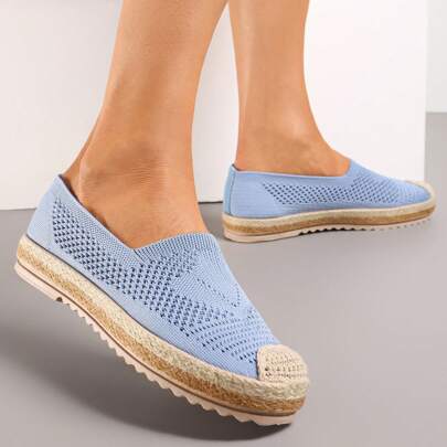 Espadrillas con tomaia traforata e intreccio sulla suola e sulla punta