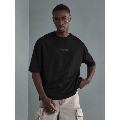 Maglietta oversize con grafica del testo "Mixed Drinks About Feelings", abbigliamento casual urban streetwear, design con slogan sarcastico perfetto p