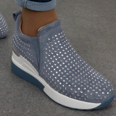 Scarpe comodissime in camoscio sintetico con strass, con rialzo interno, suola da 6,5 cm