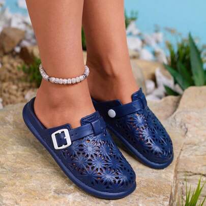 Ciabatte da donna di Royal Fashion colore blu navy con lavorazione traforata