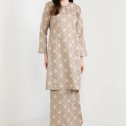 Completo casual con kurta stampato di moda musulmana per donna, adatto per uso quotidiano in Malesia