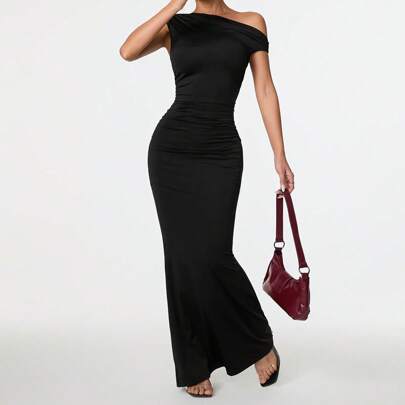 Abbigliamento estivo, outfit casual per appuntamenti e viaggi, outfit da festa, eleganti completi intimi da donna, outfit da uscire, abito asimmetrico