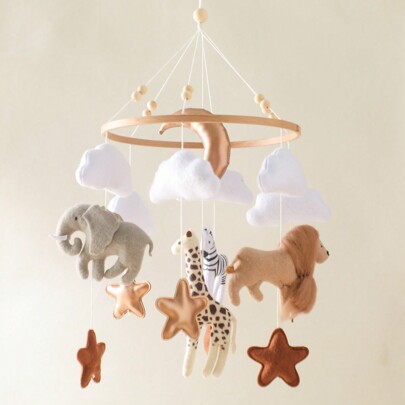 1 pezzo Baby Animal Kingdom Crib Mobile, Campana eolica decorativa per coordinazione occhio-mano della nursery, animali della foresta in feltro