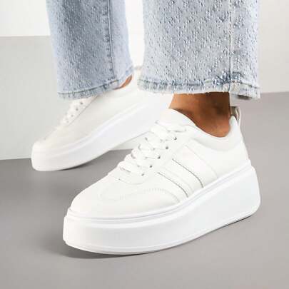 Sneaker con zeppa, iconica sneaker con platform