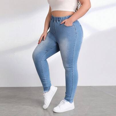 Jeans super skinny con lavaggio consumato, taglie comode