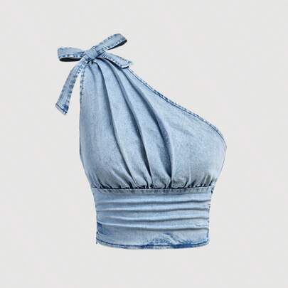 Blusa casual di jeans lavati con una spalla plissettata, per l'estate