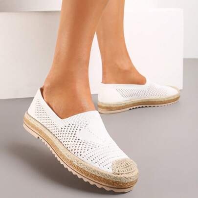 Espadrillas con tomaia traforata e intreccio sulla suola e sulla punta