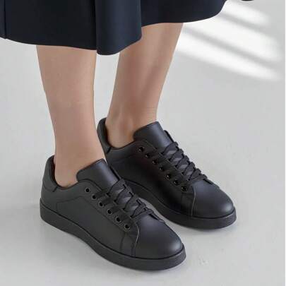 Sneakers minimaliste con lacci