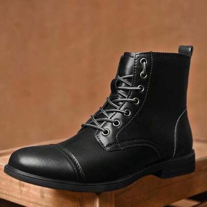 Stivali Chukka casual eleganti da uomo, abbinabili con jeans