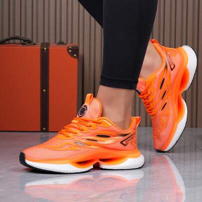 Scarpe da uomo, scarpe da donna, scarpe da corsa, scarpe casual, scarpe da trekking, scarpe bianche, scarpe estive, suole spesse.