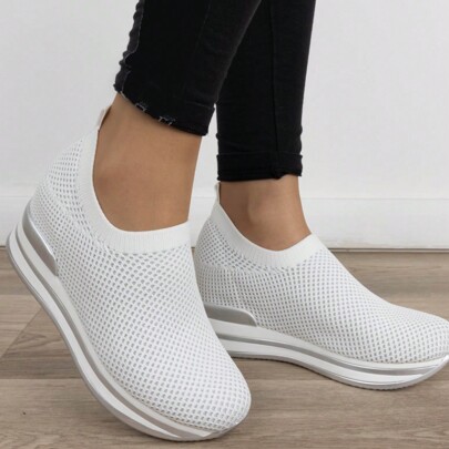 Scarpe molto comode di Stellameli con un piccolo rialzo interno e in maglia