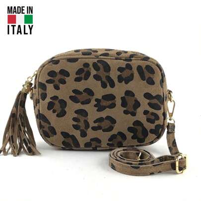 Borsa a tracolla con stampa animalier, realizzata in vero cuoio di vitello, made in Italy