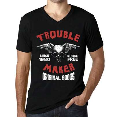 T-shirt da uomo con scollo a V A Trouble Maker Stress Free Since 1980 – Trouble Maker Stress Free Since 1980 – 44 anni T-shirt grafica Idea regalo 44°