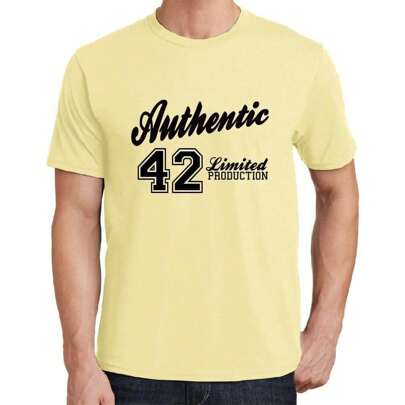 T-shirt da uomo 42 Authentic – 42 Authentic – T-shirt grafica 42 anni Idea regalo 42° compleanno Vintage Anno 1982 Novità