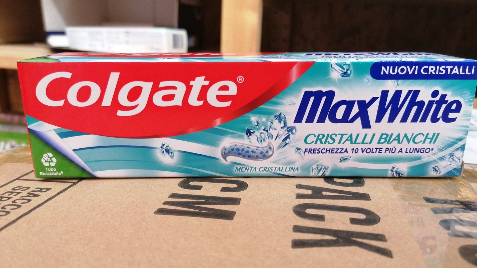 colgate dentifricio max white cristalli bianchi.