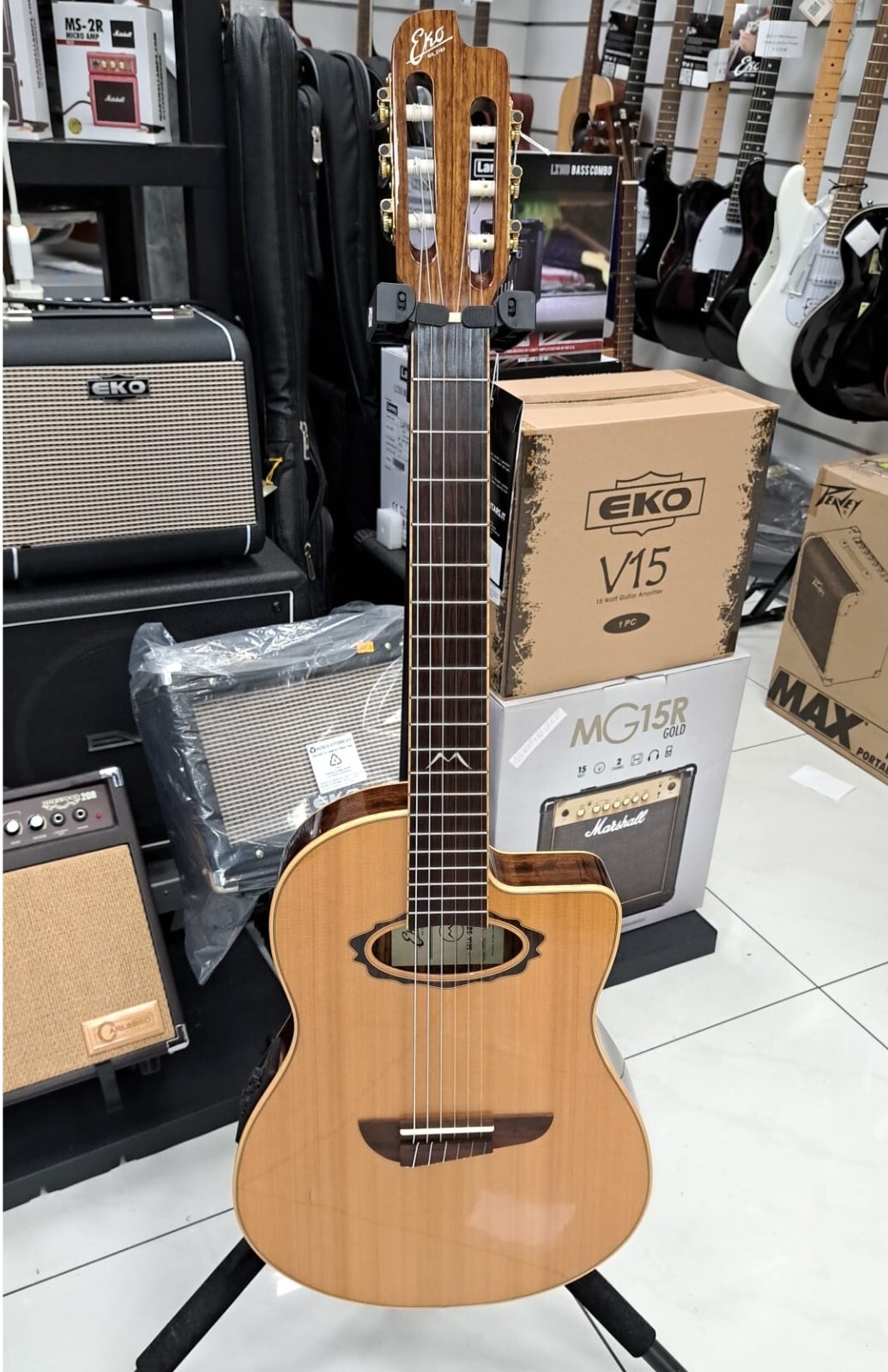 EKO MIA N400CE Nylon EQ Natural VARINI CHITARRA CLASSICA ELETTRIFICATA CUTAWAY