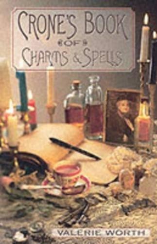 Valerie Worth Crone's Book of Charms & Spells (Tascabile)