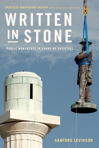 Sanford Levinson Written in Stone (Tascabile) Public Planet Books